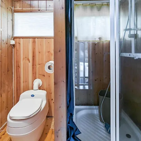 4 Bedroom Pet Friendly In *