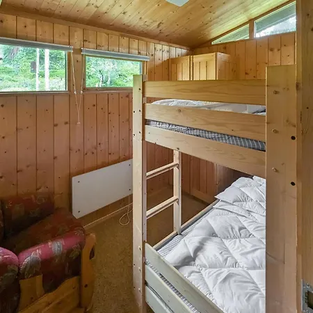 4 Bedroom Pet Friendly In Holiday home